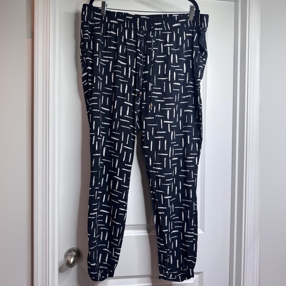 Old Navy Pants - Old Navy Black White Ethnic Printed Tapered Pants w/ Elastic Drawstring Waist